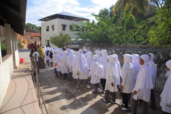 Lokalbefolkningen i Stone Town — Stockfoto