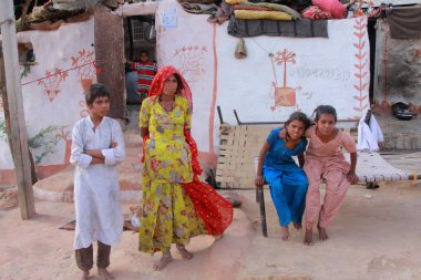 Jaisalmer yerel ailesinde. Hindistan.