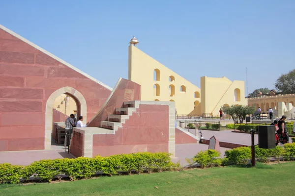 O monumento Jantar Mantar em Jaipur — Fotografia de Stock