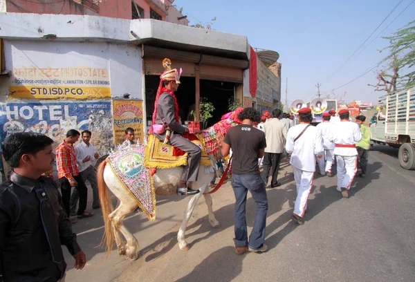 Pushkar renkli etnik kıyafetleri insanlarda — Stok fotoğraf