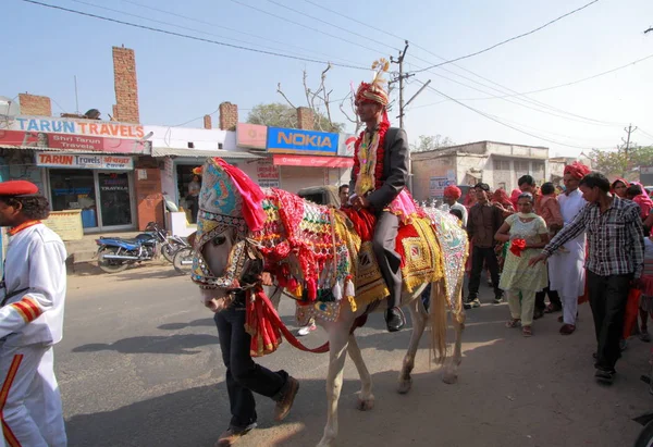 Pushkar renkli etnik kıyafetleri insanlarda — Stok fotoğraf