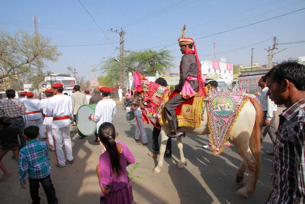 Pushkar renkli etnik kıyafetleri insanlarda — Stok fotoğraf