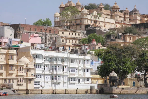 Utsikt över Udaipur City Palace — Stockfoto