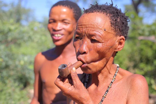 산 bushman 흡연 — 스톡 사진