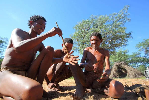 San Křováci v poušti kalahari — Stock fotografie