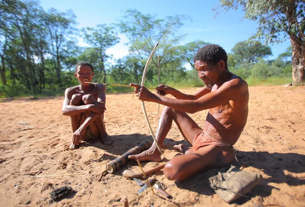San bushmen kalahari Çölü'nde 
