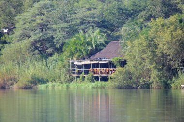 Okavango Nehri, Ngepi kampı