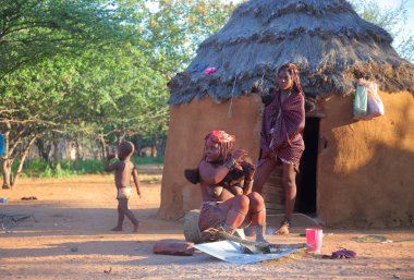 kadın ve çocuk Köyü Himba kabilesi 