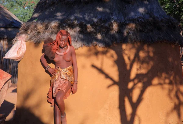 Yerel kadın köy Himba kabilesi