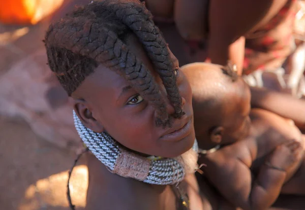 Local woman in Village of Himba tribe — Stock Photo, Image