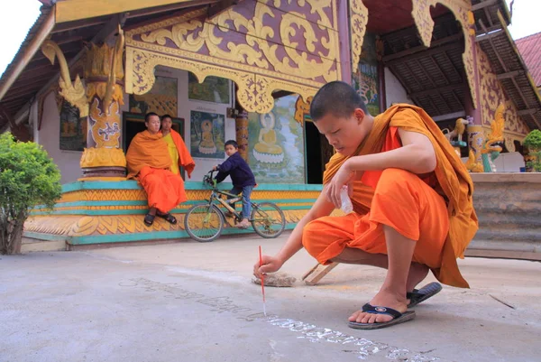 Bouddhistes à Huay Xai — Photo