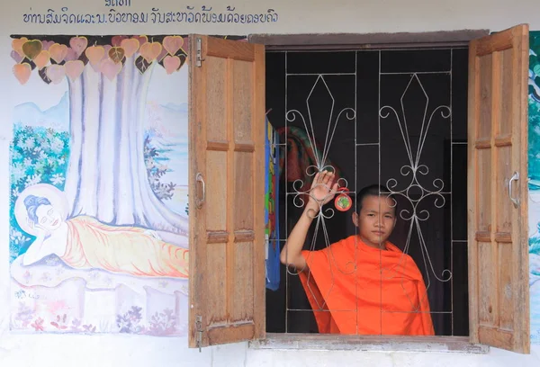 Niño budista en Luang Prabang — Foto de Stock