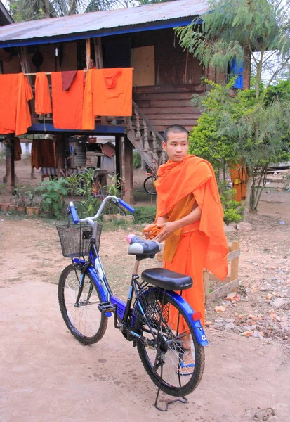 Βουδιστική άνθρωπος για: Λουάνγκ Πραμπάνγκ — Φωτογραφία Αρχείου