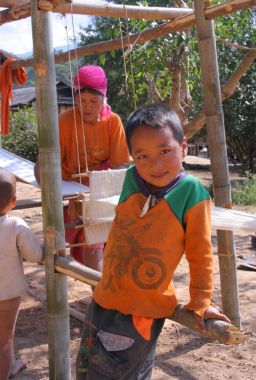 Akha Ya-Er tepe kabile çocuklar