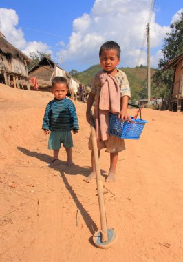 Akha Ya-Er tepe kabile çocuklar