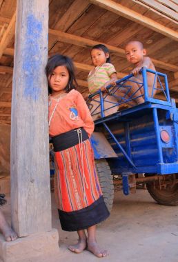 Akha Ya-Er tepe kabile çocuklar