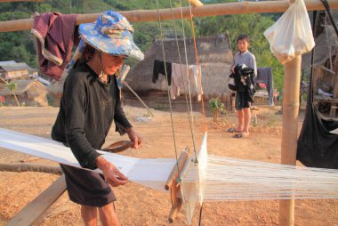 Pongsali, Laos oğlu olan kadın