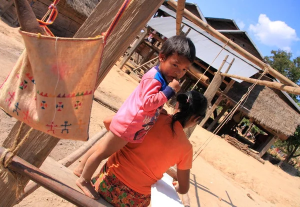 Unidentified Akha woman with little boy — Stock Photo, Image