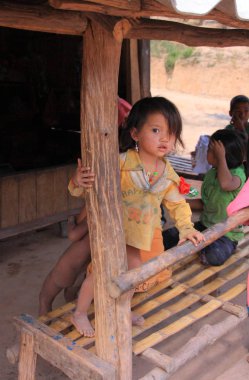 Akha Ya-Er tepe kabile çocuklar