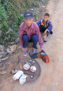 Akha Ya-Er tepe kabile insanlar  