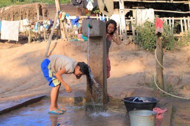 Akha Ya-Er tepe kabile çocuklar