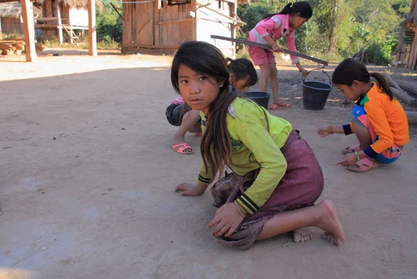 Los niños de la tribu Akha Ya-Er Hill —  Fotos de Stock