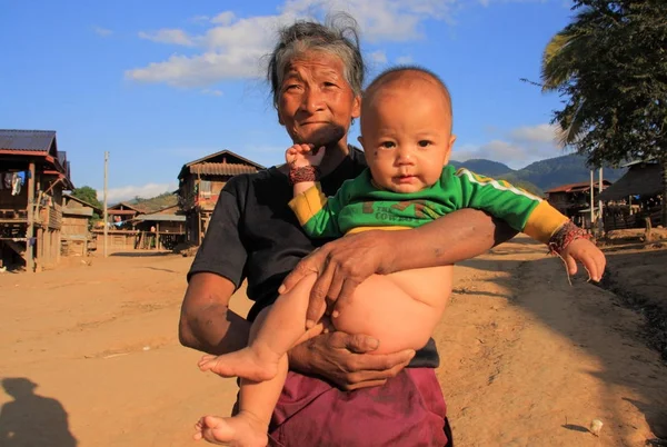 Akha  elderly woman and baby — Stock Photo, Image