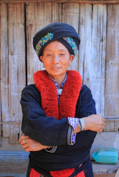 Портрет женщины из племени аху — стоковое фото