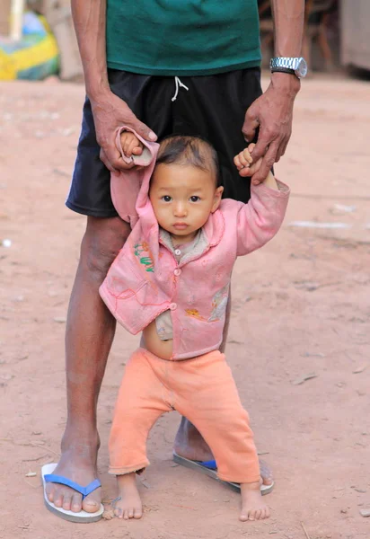 Unidentified Akha man with baby — Stock Photo, Image