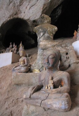  Buda mağara Pak Ou mağaralar