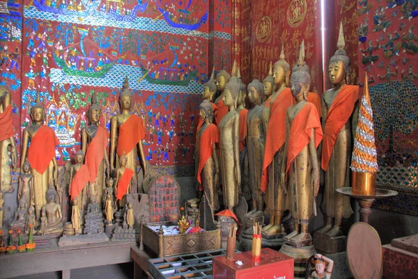 Statues de Bouddha dans le string Wat Xieng — Photo