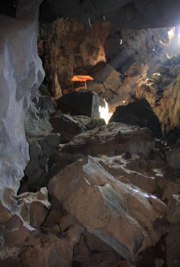 Buddha in Tham Phu Kham cave