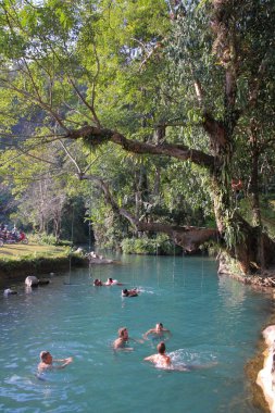 insanlar şarkı nehir Vang Viang