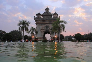 Tam zafer kapısı anlamı Patuxai 