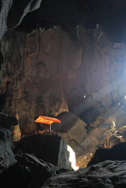 Buda en la cueva Tham Phu Kham —  Fotos de Stock