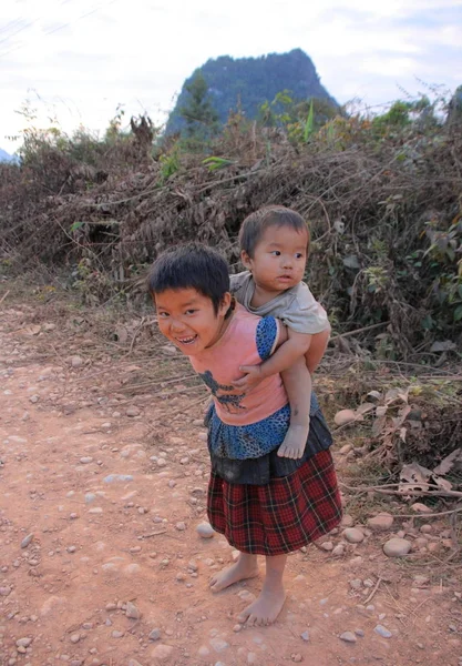 Local kids in Vang Vieng — Stock Photo, Image