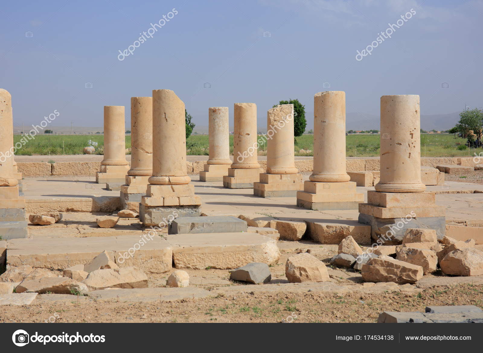 Cyrus Mausoleum Pasargadae Iran — Stock Photo © YuryBirukov #174534138