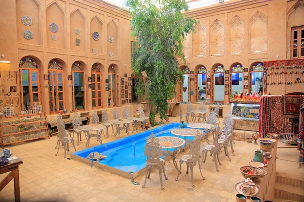 ヤズド イランの伝統的な家の中庭 — ストック写真