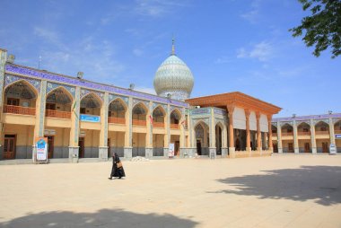 Nasir ol Şiraz, İran'ın Molk Camii. Bu Farsça Mescidi-e Naseer ol Molk bilinen.