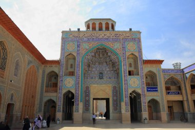 Nasir ol Şiraz, İran'ın Molk Camii. Bu Farsça Mescidi-e Naseer ol Molk bilinen.