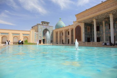 Nasir ol Şiraz, İran'ın Molk Camii. Bu Farsça Mescidi-e Naseer ol Molk bilinen.