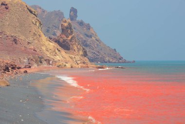 Kırmızı deniz suyu Hürmüz Adası