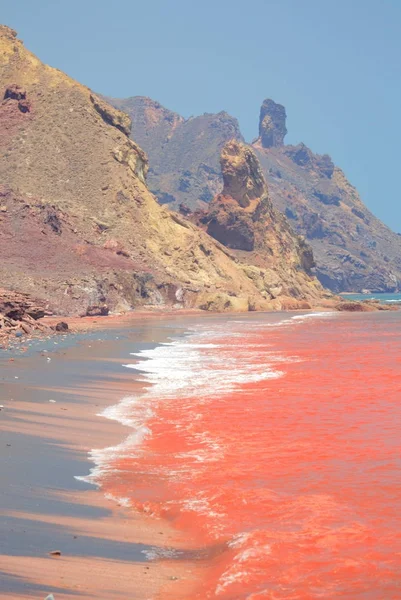 Red sea water of Hormuz Island — Stock Photo, Image