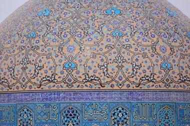 İsfahan, İran'ın güzel mavi çinilerle Camii