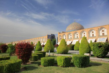 İsfahan, İran'ın güzel mavi çinilerle Camii