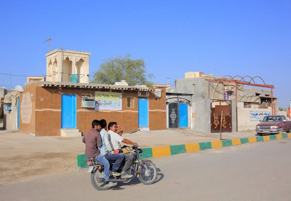 Lokala Män Cykel Hormozgan Provinsen Qeshm Lund Byn Iran — Stockfoto