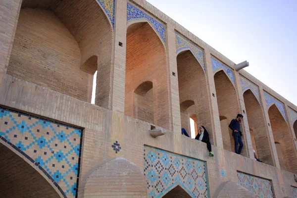 Turistas Cerca Mezquita Sheikh Lotfollah Plaza Naqsh Jahan Cerca Del — Foto de Stock