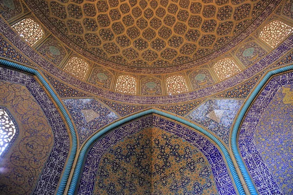 Decoración Mosaica Bajo Cúpula Del Santuario Imamzadeh Helal Ali Aran — Foto de Stock