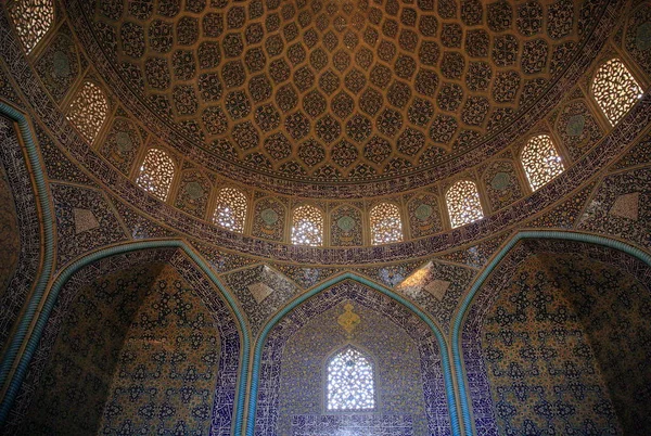 Decoración Mosaica Bajo Cúpula Del Santuario Imamzadeh Helal Ali Aran — Foto de Stock