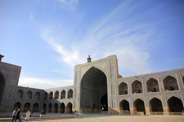 Turistas Cerca Mezquita Sheikh Lotfollah Plaza Naqsh Jahan Cerca Del —  Fotos de Stock